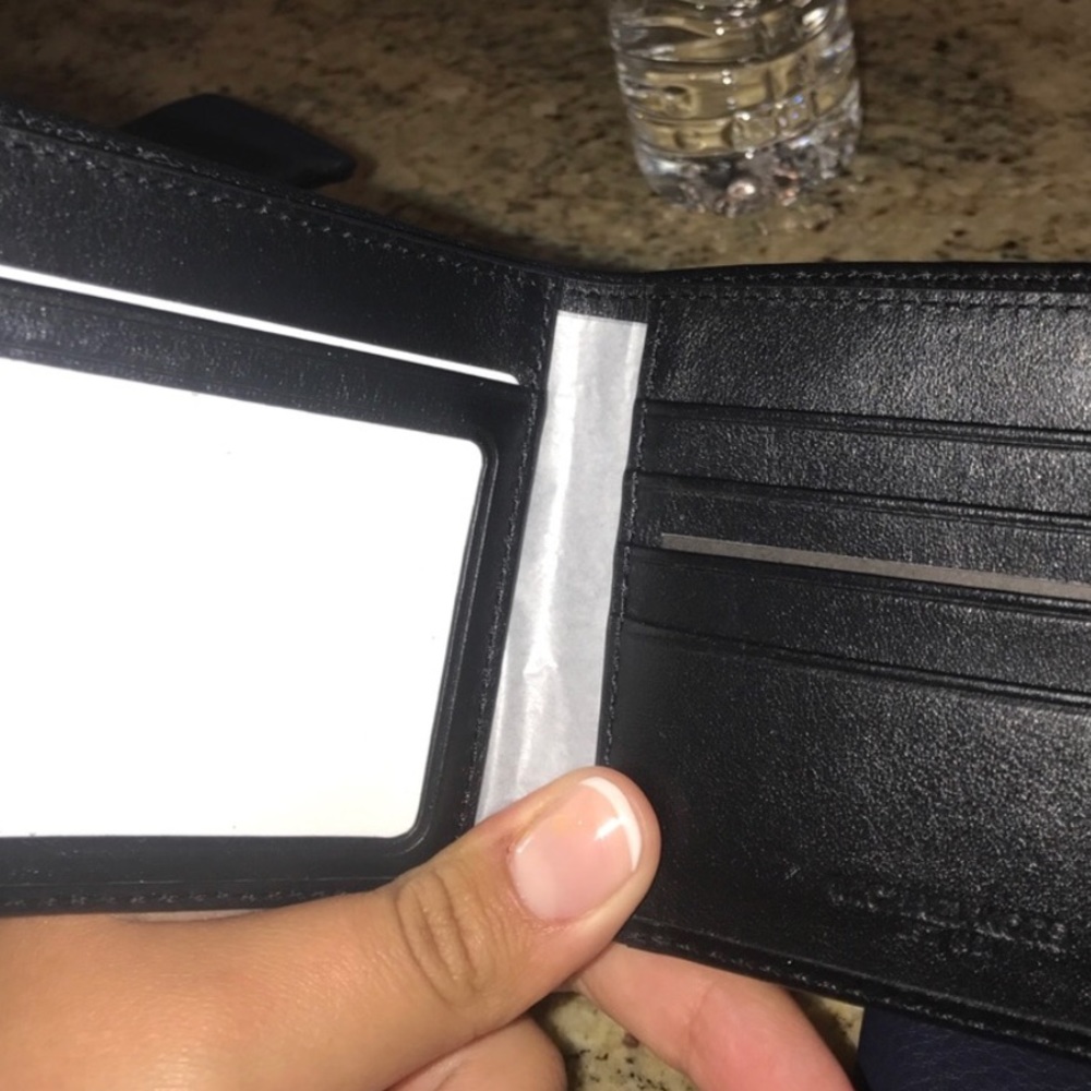 BLACK WALLET